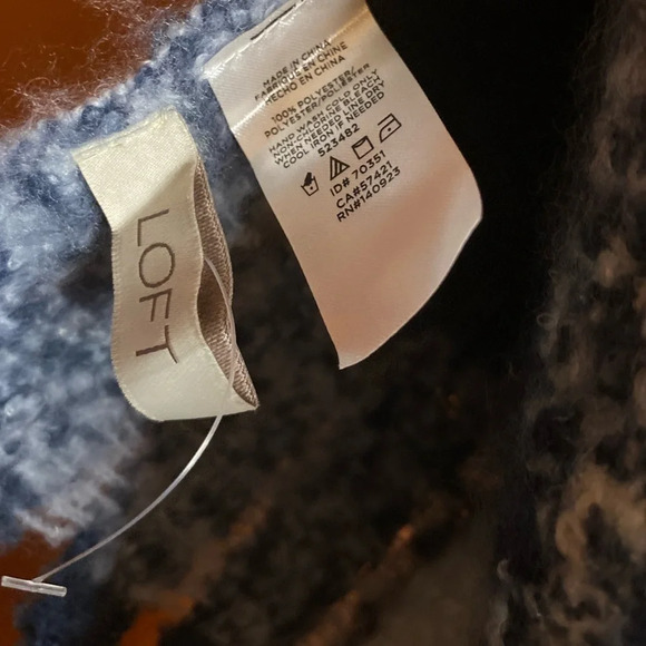 NWOT LOFT Plaid Boucle Scarf - Picture 5 of 6